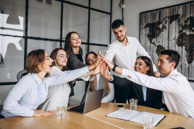 Schneider Electric implementa programas de prcticas que integran a jvenes en proyectos estratgicos
