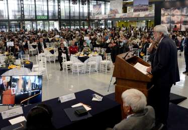 Entregan medalla y diploma a empleados con cinco dcadas de labor ininterrumpida en la UNAM