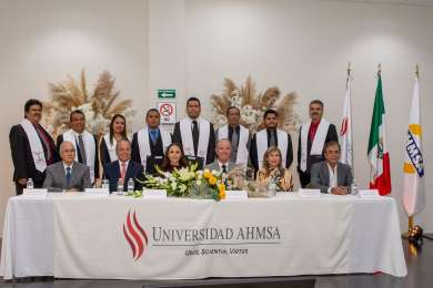 Egresan 58 profesionales de Universidad AHMSA