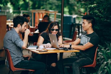 Sentirse parte de una comunidad, necesidad emocional para millennials 