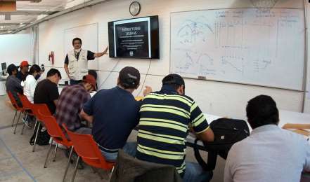 Universidad Nacional profesionaliza trabajadores de la construccin