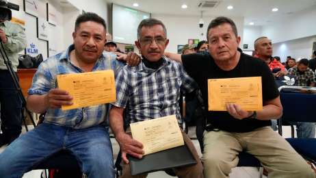 Viajan a Canad 153 trabajadores agrcolas mexicanos