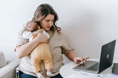 Madres trabajadoras buscan mayor flexibilidad en empresas