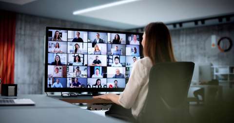 Mujeres prefieren Recursos Humanos, Medicina y Finanzas al buscar empleo, revela sondeo