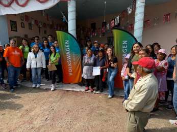 Por tercer ao, Volkswagen de Mxico reconoce la labor de las madres en San Lorenzo Almecatla