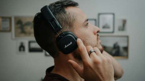 Pocket FM contratar a ms de 100 creadores locales antes de finalizar el ao