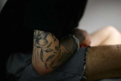 Talento con tinta: tatuajes ya no frenan las oportunidades de empleo