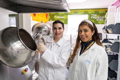 PepsiCo fomenta programas para impulsar a jvenes mujeres a estudiar carreras STEM